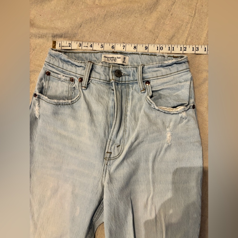 Abercrombie & Fitch 90’s Straight Ultra High Rise Light Blue “Curve Love” Jeans